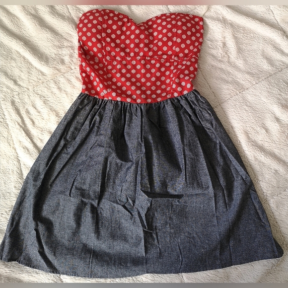 Cute little dress - Picture 1 of 10